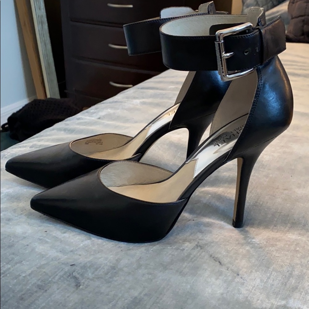 Women’s Michael Kors Black Leather Pumps Heels 7.5
